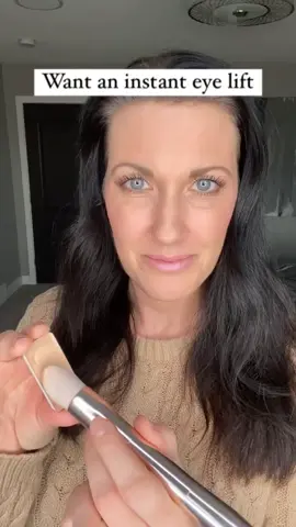 Want an instant eye lift?? #instanteyelift #brighteyes #makeuphacks #creammakeup #seintmakeup #seintartist #saskmoms #canadianmom