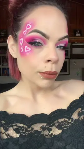 Happy Valentine’s Day! 💕#valentineslook#beauty#makeup#ValentinesDay #LaysGoldenDuet #AVrboForTogether #mua #smallmua @makeupamurder
