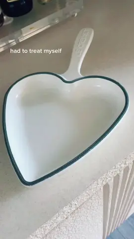 my obsession with @Le Creuset is out of control and i’m totally fine with that 😍 #heart #ValentinesDay #lecreuset