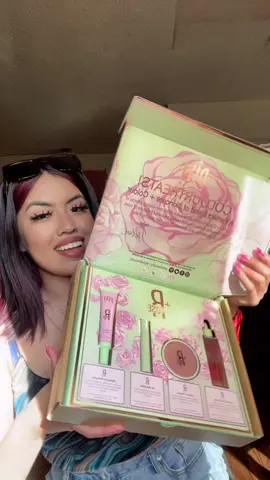 PR PACKAGE FROM @pixibeauty ✨ #LaysGoldenDuet #AVrboForTogether #fypシ #influencer #pixibypetra #pixibeauty