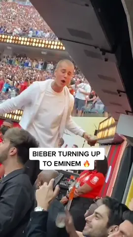 #JustinBieber was loving #Eminem’s performance at halftime 🔥 (via cherylpags/IG)
