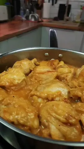 Жареная курица в луковом соусе #курицанасковороде#мужскаякухня