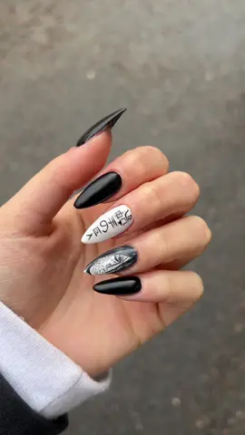 Attack on Titan nails by the lovely  و اخيراً اظافري الجديدة 😍🙏🏻#اسو #اتاك_اون_تایتن #nails @kohokukkia