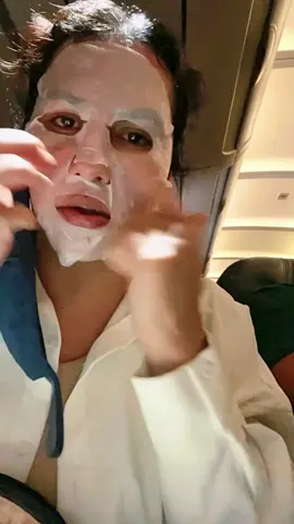 TEWL or Trans Epidermal Water Loss is the number 1 culprit against your skin during a flight 😤 #skintok #skincarenyc #inclusiveskincare #skincareforall #DuetDoWet