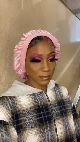 Dear to be different #different #pinkmakeuplook #foryoumakeupartist #deartobedifferent #chocolate #melaninmagic #blackbeauty #follow