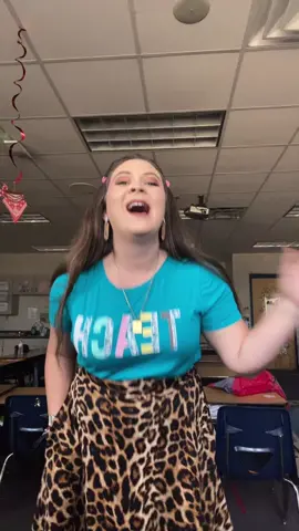 All the details today🥰 #teachersoftiktok #teachertiktok #teachertok #tootd #teacheroutfit #teacheroutfitcheck #teacherfits #teacheroutfitoftheday