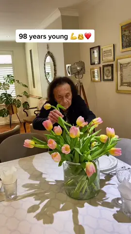 9️⃣8️⃣ Year Old Holocaust Survivor & Tiktok Queen 👸❤️🥰😍 #98yearold #strongwoman #inspiration #tiktokqueen #holocaustsurvivor #greatgrandma #flowers #flowers🌼🍁🌸 #fyp #survivor #WeekendVibes #tiktokgrandma #shabbat #lovethis #haveaniceweekend #family #oldpersontiktok #cutetiktok #flowertok