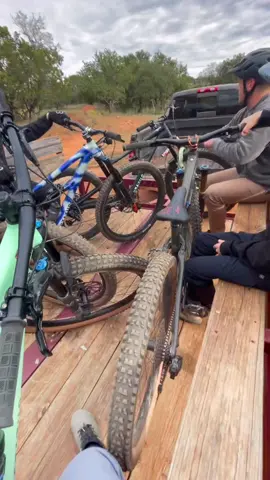 @xylena_hoppen is a vibe #mtb #trail #friends