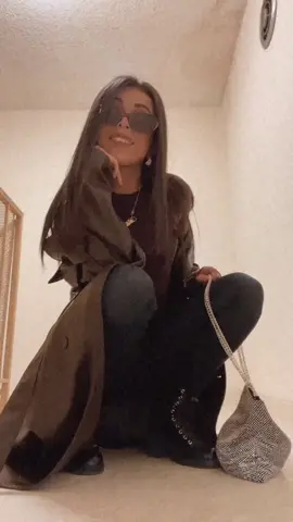 In love with all this brown 😍🤎 This coat gives me life 🥰 @miholany #brownalldayeveryday #fashion #influencersinthewild #lifetings