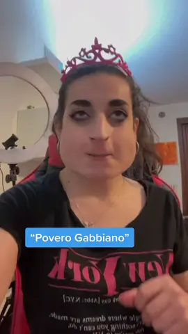 Anche voi  La cantante ?🤣🎤#poverogabbiano #canzone #ridere #ironia