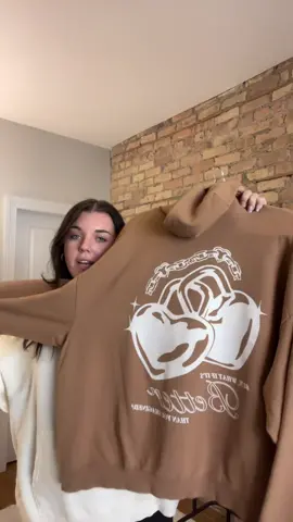 @whatsyourhappyhour go follow so i can keep my job 😩💗 i love this drop sm
