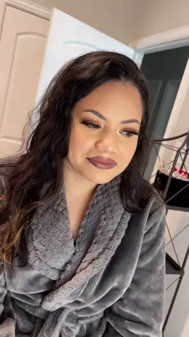 So jealous my sister going to bad bunny concert today so I’m doing her makeup 🥲 #badbunny🐰 #badbunnyconcert #badbunnymakeup #badbunnyfans