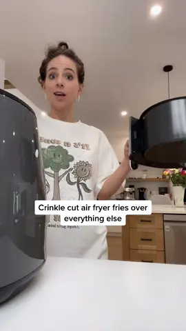 Tell me I’m wrong. Also I’m digging this $15 @ardene tee ✌🏻 #airfryer #airfryerfries #ardenelove #ardene #mccaincanada #supitsye #airfryertiktok
