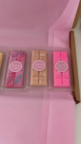 Packing Charlottes order 💕😍 #LinkBudsNeverOff #waxmeltsuk #waxmeltsofticktock #packingorders #pinkwaxmelts #snowangel
