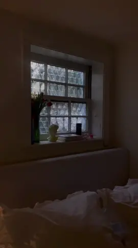 window sill = best night side table 🌷