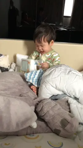 พี่ธีร์อ่านหนังสือครับ5555@beamoilchannel #พีร์ทองธรรม #ธีร์ทองธรรม #ลูกพ่อบีมแม่ออย