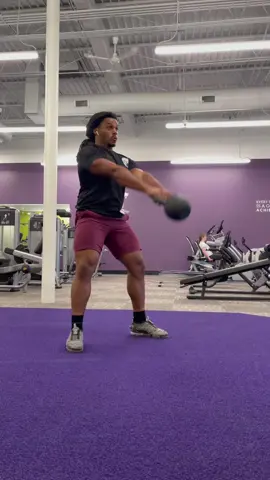 Kettlebell swings 💪🏾🔥✅ #foryoupage #kettlebell #kettleswing #personaltrainer #kansascity #kansas #healthylifestyle