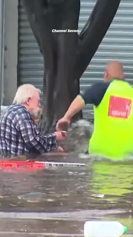 Stay safe out there ❤️ #sydney #sydneyfloods #fitzyandwippa