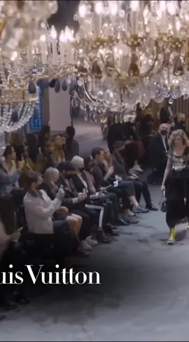 Fashion show: Louis Vuitton #fashionshow #fashion #показмод #мода #valohatv #louisvuitton #луивитон