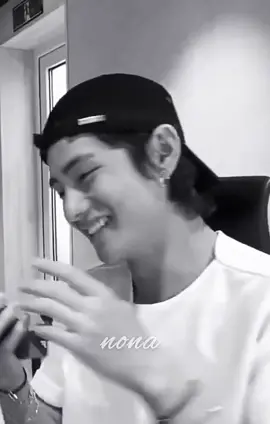 الضحكة😍😍😍😍❤الأرمى بس اللى هيعرف الرياكشن دا كان على ايه😂😂 #bts #taehyung #taetae #v #تايهيونغ #تاي_ستان #تايهيونغ_ستان #ڤى #بتس_الملوك_السبعه #تاي #كيبوب #بتس_ممهدين_الطريق #بتس_ارمي #رياكشن