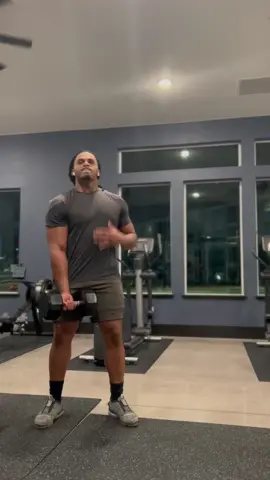 DB snatch💪🏾✅ #foryoupage #crossfit #dumbbellsnatch #dumbbellworkout #fitnesstips #personaltrainer