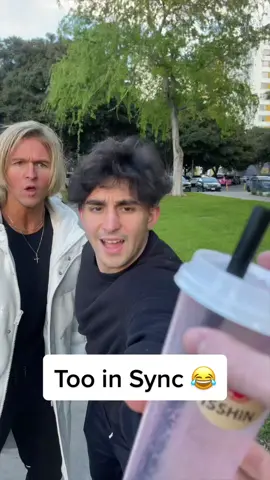 Since when does Starbucks deliver? 😱😂 @kianalbandi @realrobertfrancis @okbmills #starbucks #relatable #skit #public #waitforit #friendshipgoals