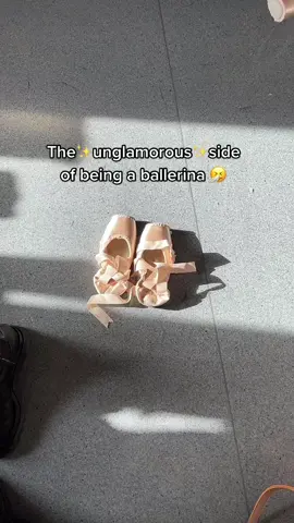 Basically pain 24/7 🤪🤪🤪 #ilovemyjob #reality #work #ballerina #injury #pointe #royalballet #ballet #royaloperahouse #dancer #london #fyp #euphoria