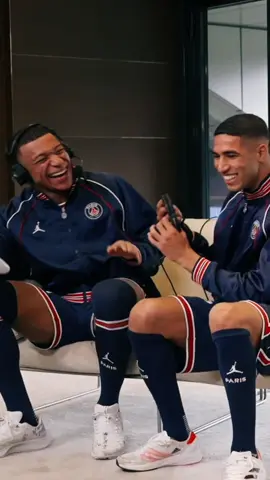 😂 « C’est trop faciiiiiiiiiillleeeeeeee » 😂 @easportsfifa #KylianMbappé #AchrafHakimi #FIFA22