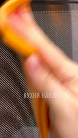Показываю, как быстро вымыть микроволновку #секретыихитрости #лайфхак #моюмикроволновку #секретыссодой #простойспособ