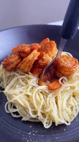 You never go wrong with shrimp & pasta 🍝 🍤 #quickandeasydinnerideas #mealideasfordinner #shrimppastarecipe #pastaalldayeveryday