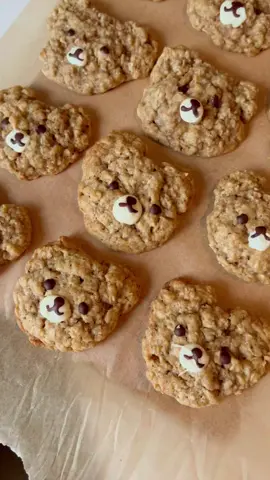 Oatmeal cookie teddy bears! These turned out so sweet and chewy. They were the perfect rainy day treat. #oatmealcookies #teddybearcookies #cozyvibes #cottagecoreaesthetic