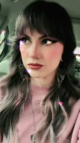 If you are this girl too pls let’s be friends 😘 #truecrime #fyp #crimejunkie #emo #elderemo #alttiktok #curtainbangs #girlswithtattoos
