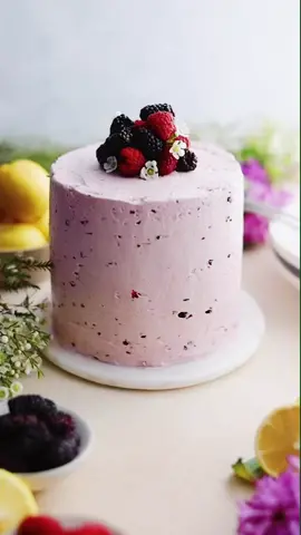 🍋 Lemon Poppyseed Cake with Berry Buttercream 🍋 #layercake #lemonpoppyseed #swissmeringuebuttercream #bakersoftiktok #oddlysatisfying