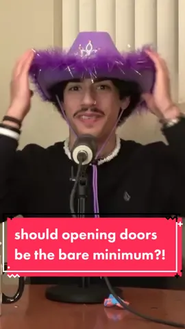 LMAO i’ll most def opening the door from the inside and hittin her with the “HEY LOCA!!”🤣
