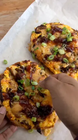 SHITAKE MUSHROOMS, FETA AND CHEDDAR TOAST 🍞• Shitake mushrooms fried in sesame oil• Feta cheese crushed with turmeric, chilli oil, paprika and garlic• Cheddar• Chilli flakes, spring onions, caramelised red onion chutney #fy #foo#Foodieastie #vegetarian #foryoupage  #cheeseontoast #toastasmr