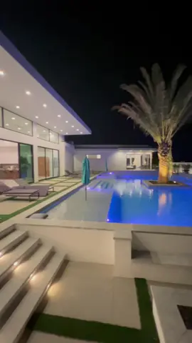 For $2,500 a night you could stay in this 6 bedroom Palm Springs Estate! #fyp #coachella