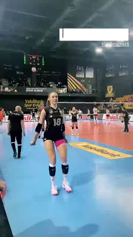 Zehra Güneş maç öncesi hazırlıklarını yapıyor #zehragüneş #voleybolcu
