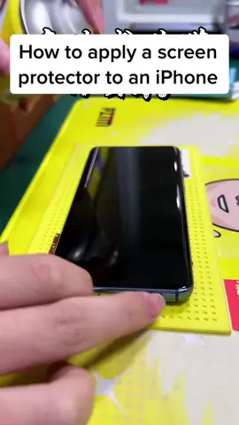 I’ve never seen anyone else use that liquid before applying the iPhone screen protector 😳