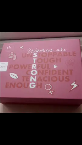 Look Fantastic March 2022 box @lookfantastic #lookfantastic #lfbeautybox #beauty #beauty