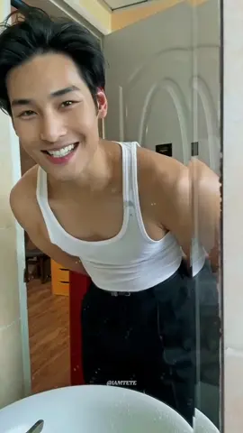Đợi P'Apo ở hồ bơi nha 😂 #kinnporschetheseries #aponattawin #nnattawin #iamtete