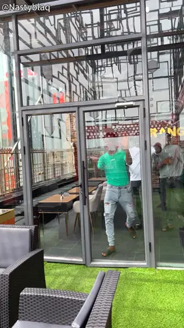 Expensive restaurants be like