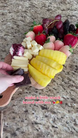 little spring charcuterie board 🍇🧀🍓#charcuterie #charcuterieboard #snack #fruit #charcuterieboardsoftiktok #food #healthysnack #aesthetics #fyp