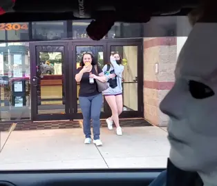 She wasn't expecting that...🤣 #michaelmyers #halloween #viral #fyp #copsoftiktok #police #horror #scared #jeeplife