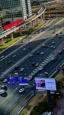 Evening Beautiful Dubai Road View From Downtown 🇦🇪📍#dubailife #downtowndubai #اکسبور #explore #tiktokdubai #foryoupage #dubaiuae #foryou #fyp #uae