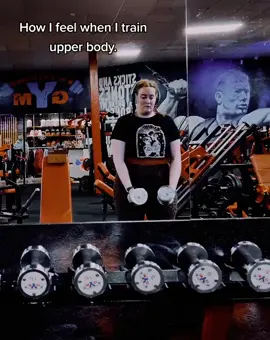 Side laterals are my nemisis #girlsthatlift #bodytransformation #GymLife #girlswhopowerlift