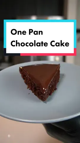 Simon says, eat the cake 🍰 #fypシ #chocolatecake #chocolate #EasyRecipe #cake #onepan #noovencake #simplerecipe #patrickzeinali