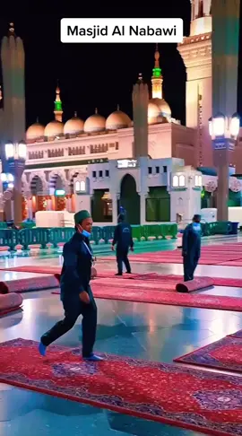 Getting ready for Isha prayer at Masjid Al Nabawi #masjidalnabawi #saudiarabia #muslim #muslimtiktok #allah #fyp