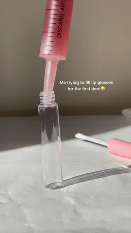 #lipgloss #lipglossfilling #lipglossfillingvideo #UARushChallenge #fyp #failure #smallbusinessfail #fails #smalbusinesstips