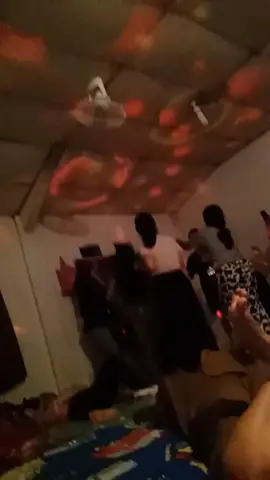 dugem di kamar pun jadi