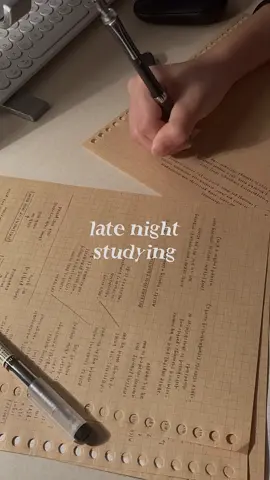 i love taking notes tbh #study #studygram #studytok #studywithme #studyabroad #uk #uni #university #notes #handwriting #satisfying #aesthetic #studentlife #studyvlog #motivation #finalsweek